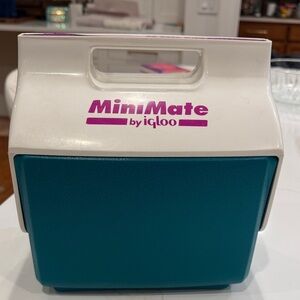 Vintage MiniMate Igloo cooler with handle